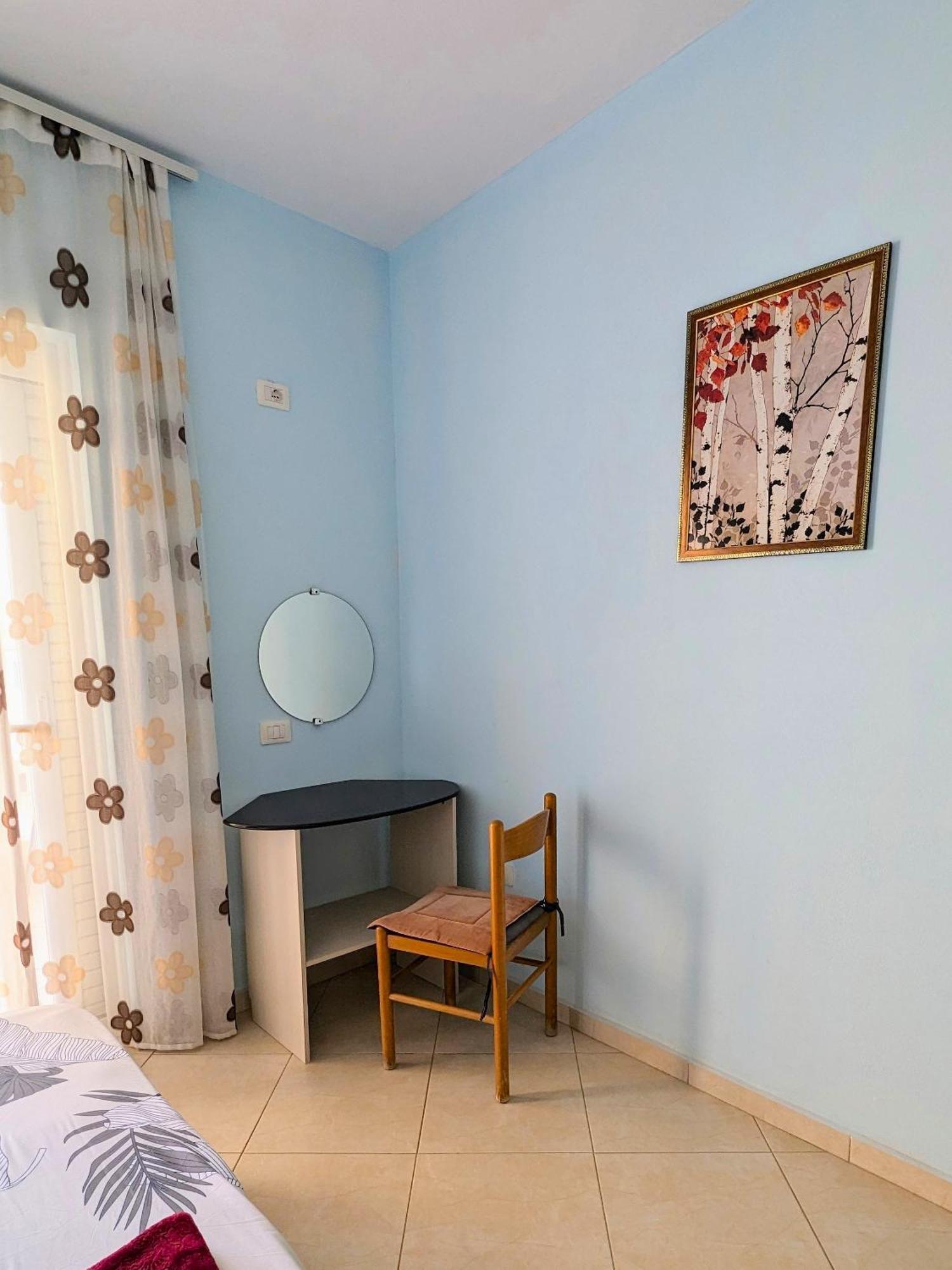 סרנדה Sarah'S Apartments - 5 Min Walk To Beaches & Boulevard - Big Balcony! מראה חיצוני תמונה